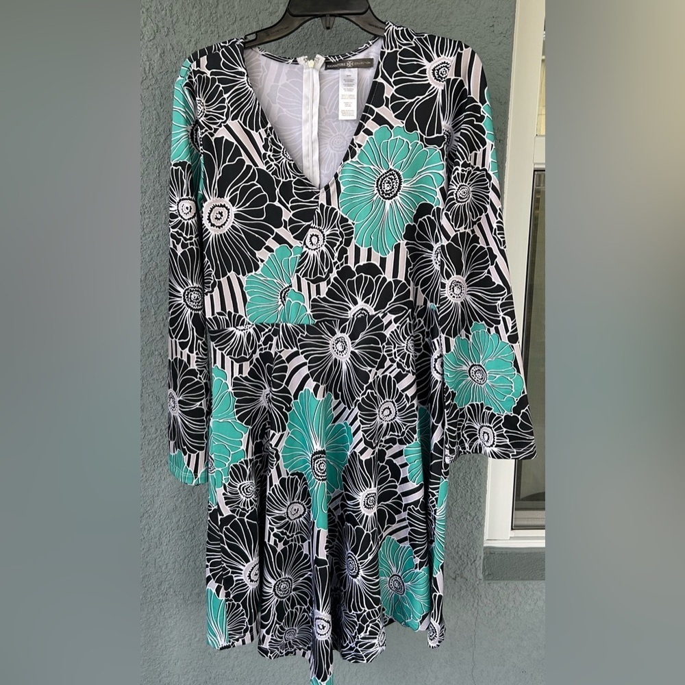 Signature Collection Floral Slight Asymmetrical Hem Stretch Dress Size M
